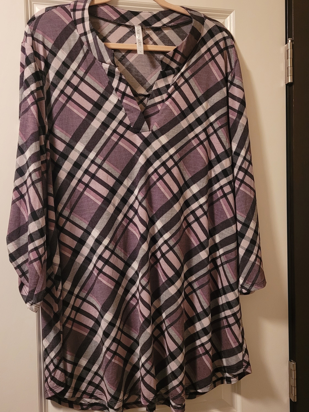 Dear Scarlett Lizzy Blouse Size XL Tunic Split Neck Purple Plaid 3/4 Sleeves - Picture 2 of 6